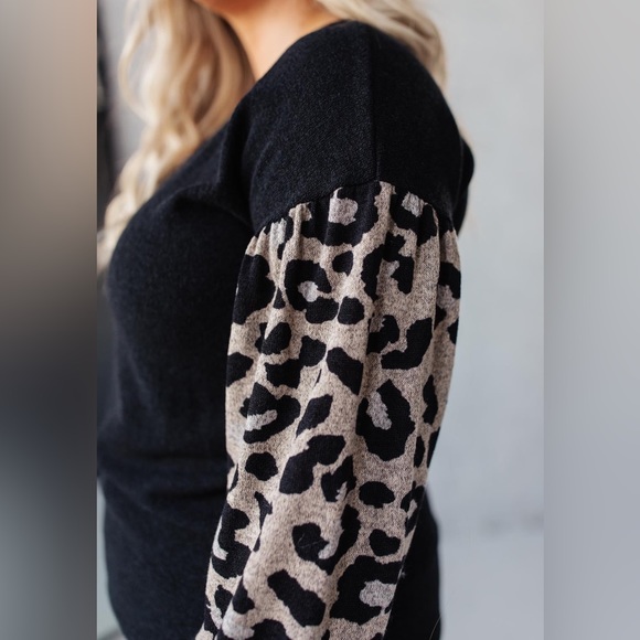 💥 BOGO 💥 NEW | 143 Story | Black Leopard | Criss Cross Neck | Sweater | Large - Picture 6 of 7